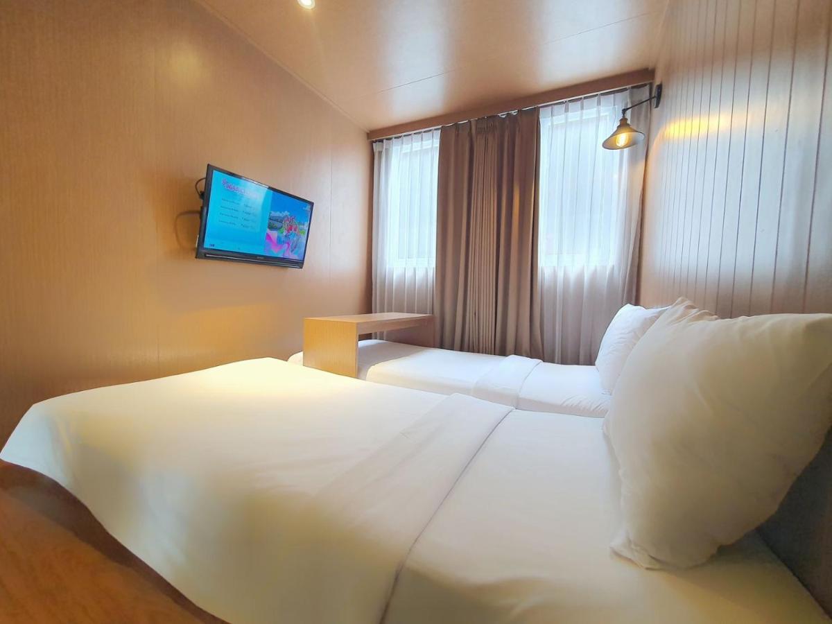 Kontena Hotel Batu  Exterior photo